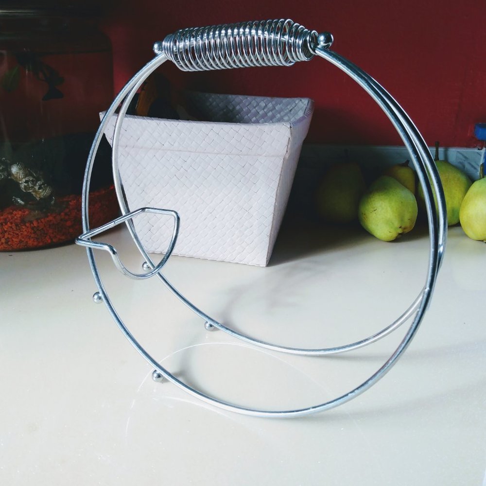 Wine bottle holder